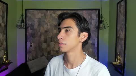 Snapshot of uyukie chatting on 10.13.25 UYUKIE online show from 10.13.25