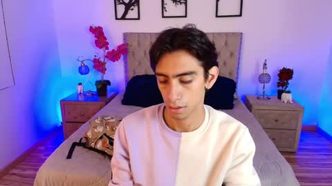 Snapshot of uyukie chatting on 10.15.25 UYUKIE online show from 10.15.25