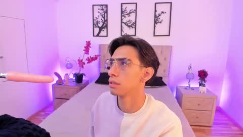 Snapshot of uyukie chatting on 10.17.25 UYUKIE online show from 10.17.25