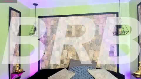 Snapshot of uyukie chatting on 10.21.25 UYUKIE online show from 10.21.25