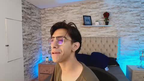 Snapshot of uyukie chatting on 10.30.25 UYUKIE online show from 10.30.25