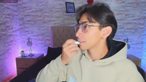 Snapshot of uyukie chatting on 11.03.25 UYUKIE online show from 11.03.25