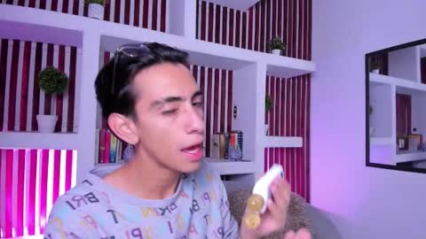 Snapshot of uyukie chatting on 11.04.25 UYUKIE online show from 11.04.25