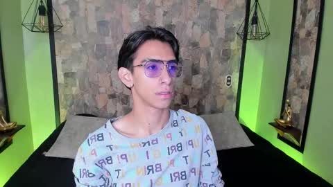 Snapshot of uyukie chatting on 11.07.25 UYUKIE online show from 11.07.25