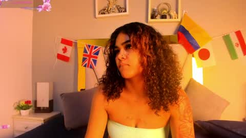 Snapshot of vahiolet_fuentes chatting on 06.26.26 vahioleth online show from 06.26.26