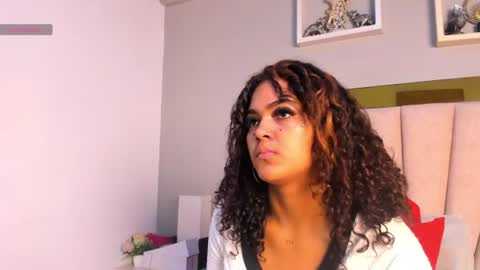Snapshot of vahiolet_fuentes chatting on 07.29.26 vahioleth online show from 07.29.26
