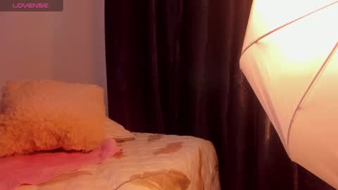 Snapshot of vahiolet_smith chatting on 12.29.24 Vahiolet smith online show from 12.29.24