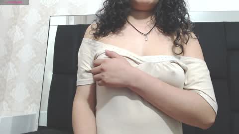 Snapshot of vainilla_cam chatting on 12.17.24 Vainilla online show from 12.17.24