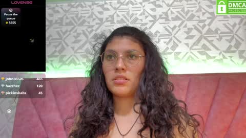 Snapshot of vainilla_cam chatting on 12.18.24 Vainilla online show from 12.18.24