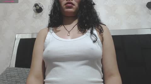 Snapshot of vainilla_cam chatting on 12.23.24 Vainilla online show from 12.23.24