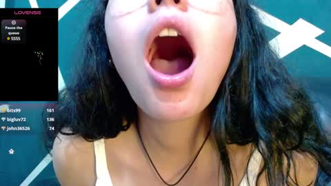 Snapshot of vainilla_cam chatting on 01.11.25 Vainilla online show from 01.11.25