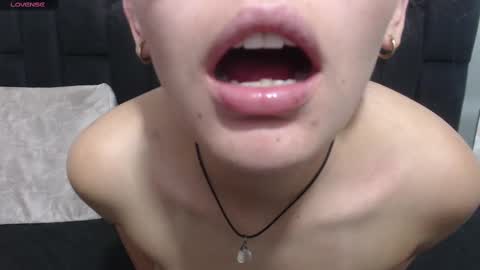 Snapshot of vainilla_cam chatting on 02.09.25 Vainilla online show from 02.09.25