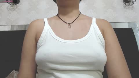 Snapshot of vainilla_cam chatting on 02.18.25 Vainilla online show from 02.18.25
