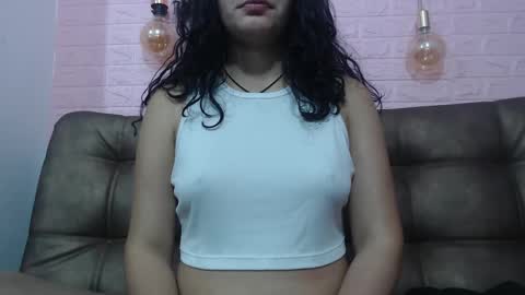 Snapshot of vainilla_cam chatting on 03.04.25 Vainilla online show from 03.04.25