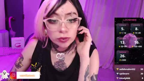 Snapshot of vainilla_l chatting on 02.13.25 Vainilla Independent model online show from 02.13.25