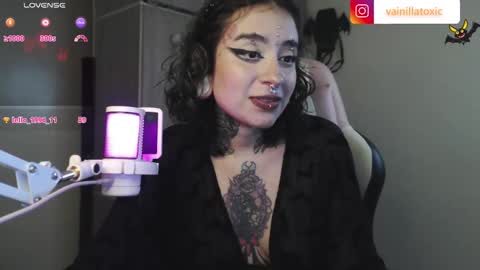 Snapshot of vainilla_l chatting on 09.30.25 Vainilla Independent model online show from 09.30.25