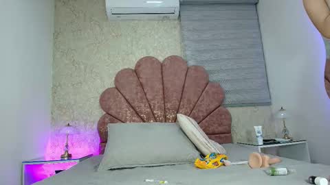 Vaiolet colls online show from 02.03.26