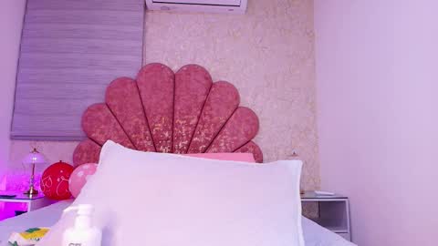 Vaiolet colls online show from 02.12.26