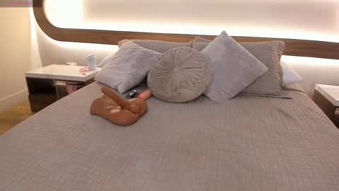 Snapshot of val_rossi chatting on 10.17.25 Valentina online show from 10.17.25