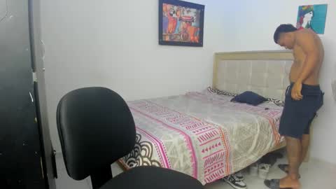 Snapshot of val_sex02 chatting on 01.27.25 val_sex02 online show from 01.27.25