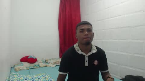 Snapshot of val_sex02 chatting on 02.05.25 val_sex02 online show from 02.05.25