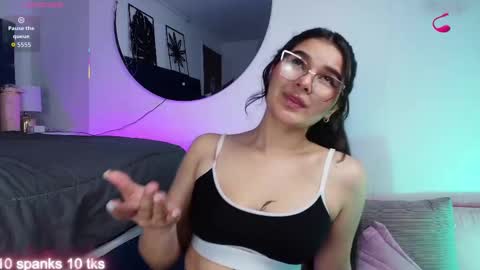 Snapshot of valeery_gomez chatting on 09.11.25 Tifanny online show from 09.11.25