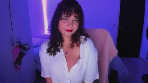 valen_smile_ online show from 12.22.24