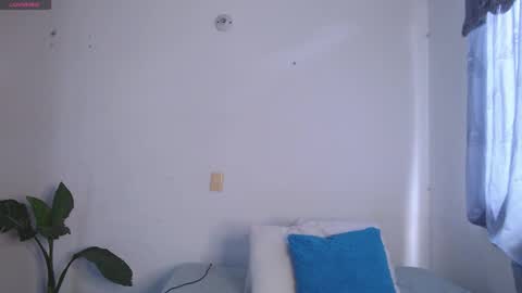 IG-valen mendoza99  twitter valenthompson99 online show from 04.10.26