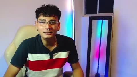 Snapshot of valentin_peach chatting on 09.11.25 valentin_peach online show from 09.11.25
