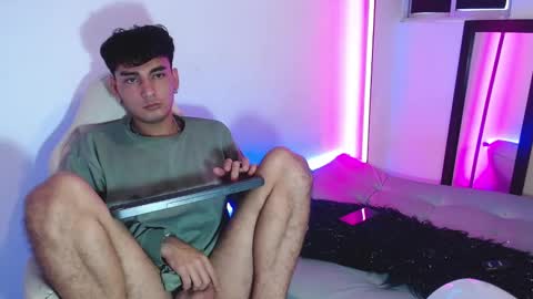 Snapshot of valentin_peach chatting on 09.14.25 valentin_peach online show from 09.14.25