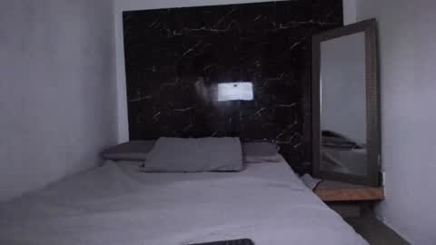 Snapshot of valentina__gonzalez chatting on 10.22.25 valentina__gonzalez online show from 10.22.25