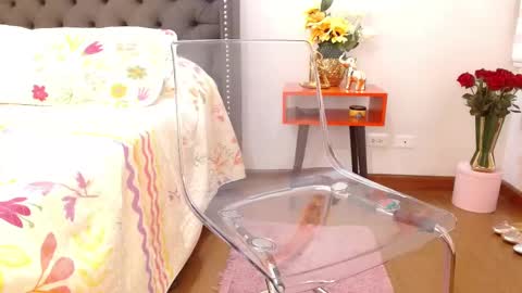 Valen Ferrer online show from 02.15.25