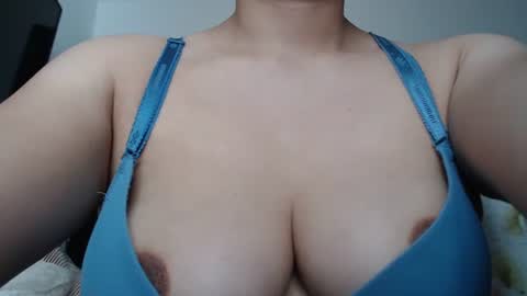Snapshot of valentina_nappi96 chatting on 01.07.25 VALE online show from 01.07.25