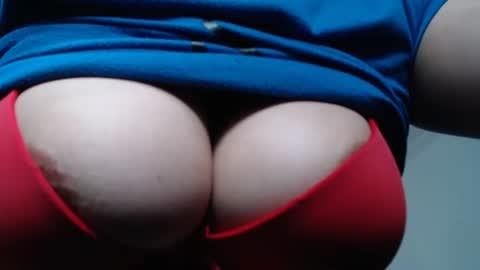 Snapshot of valentina_nappi96 chatting on 01.14.25 VALE online show from 01.14.25