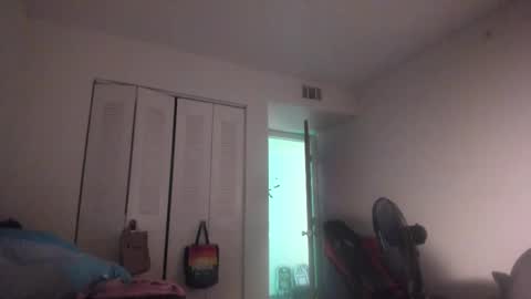 Tina Bates online show from 09.21.25