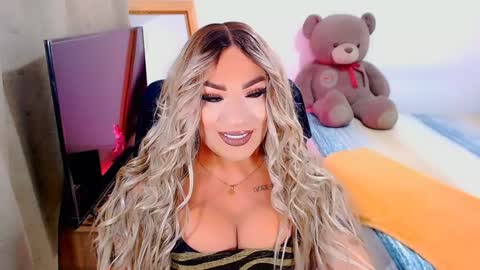 Snapshot of valentinaxqueen chatting on 12.15.24 online show from 12.15.24
