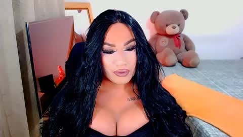 Snapshot of valentinaxqueen chatting on 12.17.24 online show from 12.17.24