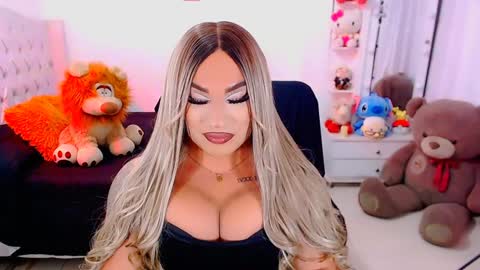 Snapshot of valentinaxqueen chatting on 12.27.24 online show from 12.27.24