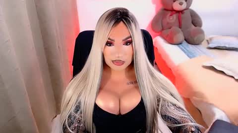 Snapshot of valentinaxqueen chatting on 02.19.25 online show from 02.19.25