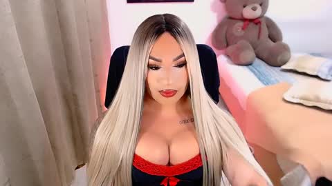 Snapshot of valentinaxqueen chatting on 02.20.25 online show from 02.20.25