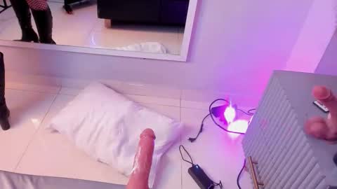 Mia  online show from 10.31.25