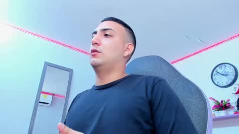 Snapshot of valentinhot_19 chatting on 10.08.25 Valentin online show from 10.08.25