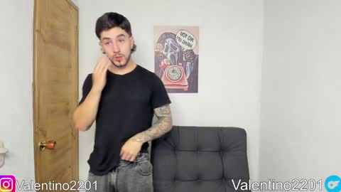 Snapshot of valentino2201 chatting on 02.01.25 valentino online show from 02.01.25
