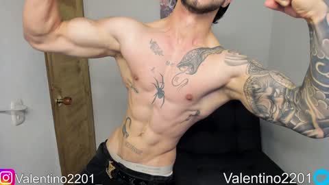 Snapshot of valentino2201 chatting on 02.02.25 valentino online show from 02.02.25