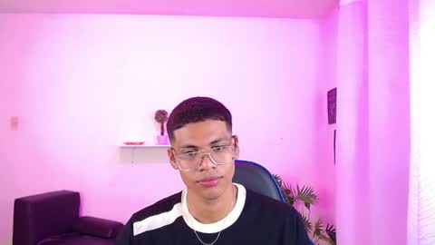 Snapshot of valentino_08 chatting on 04.07.26 Valentino online show from 04.07.26