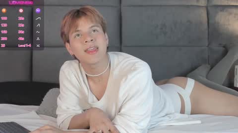 Snapshot of valentino_moon chatting on 12.29.24 valentino moon online show from 12.29.24