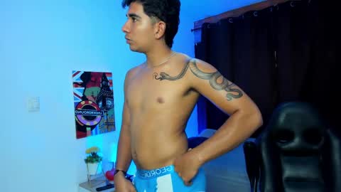 VALENTINO MOURA online show from 02.19.25