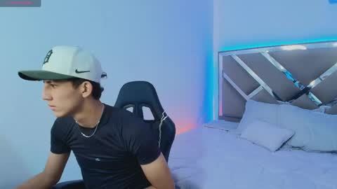 Snapshot of valentino_rey chatting on 04.15.26 valentino_rey online show from 04.15.26