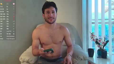 Snapshot of valentinoford chatting on 02.26.25 Valentino online show from 02.26.25