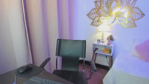 Snapshot of valeperez24 chatting on 10.10.25 Valery And Daniel online show from 10.10.25